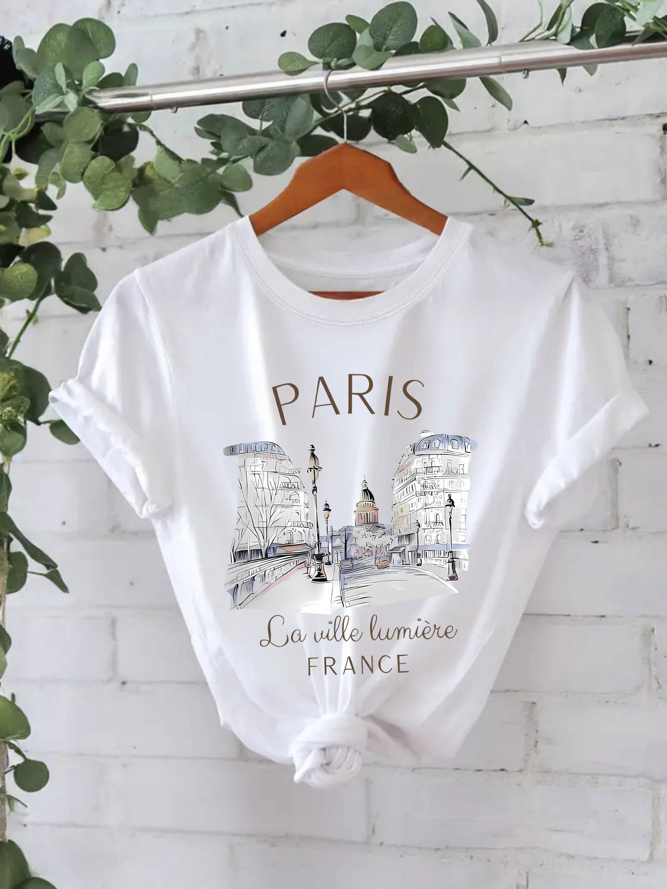 Essential Versatile Paris France Graphic t-shirt