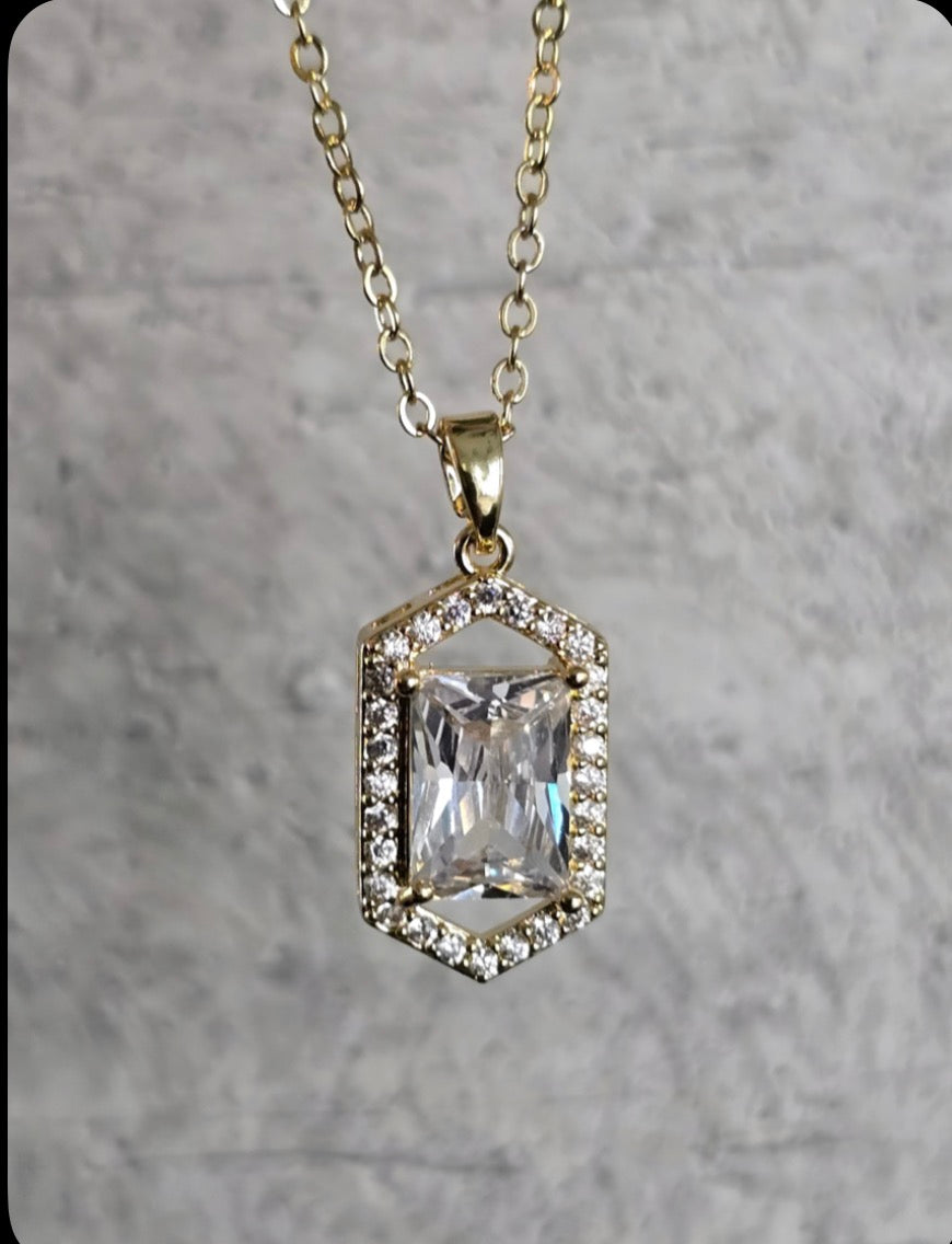 Dove Diamond Pendant Necklace – Gold